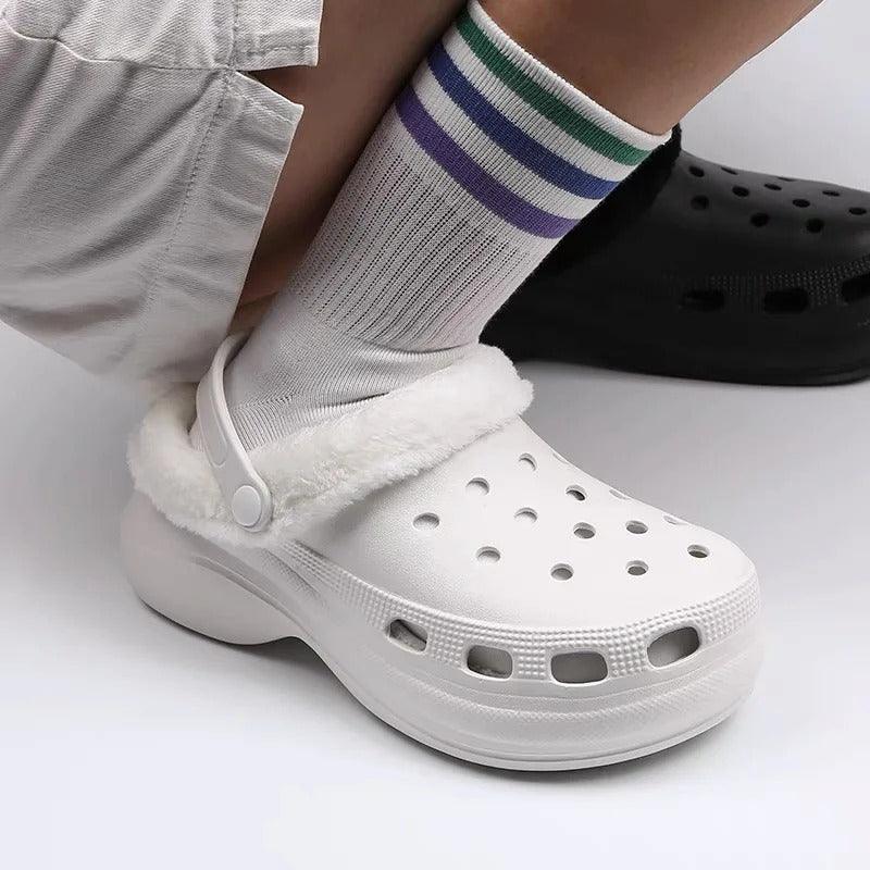 PINE.D © Pantufa Crocs Pelúcia Inverno - PINE.D SHOP